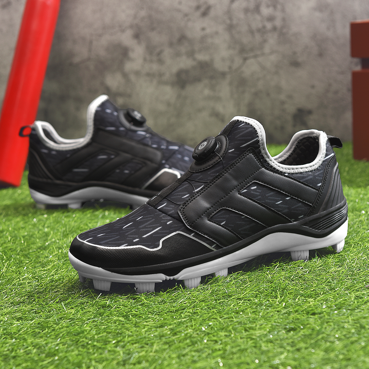 2024 New Men Baseball Shoes Non Slip Long Spikes Softball Shoes Comfortable Outdoor Softball Shoes Men Low Top Baseball Sneakers