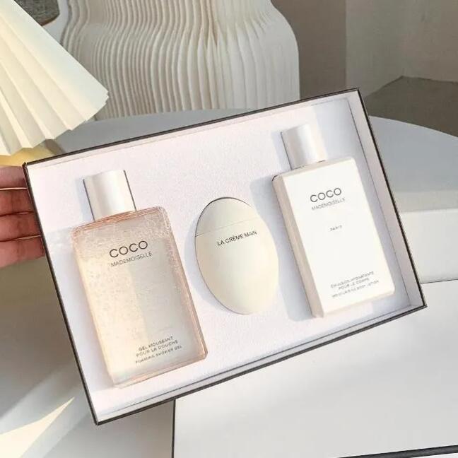 Camellia LA CREME 3 In 1 Set Foaming Shower Gel Moisturizing Body Lotion 200Ml Hand Cream 50Ml Women Bath Sets