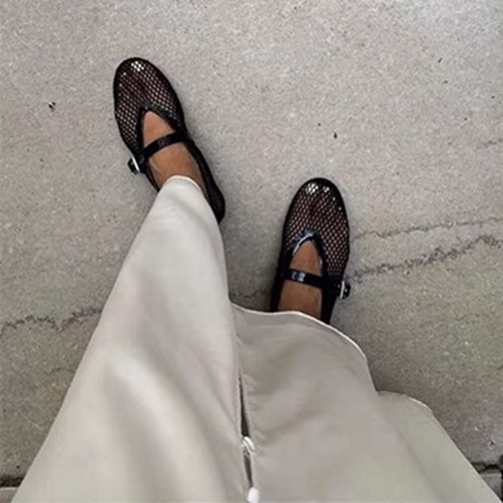 Round headed niche fish mesh hollowed out ballet for women's 2024 summer new fashionable and simple flat bottomed belt buckle single shoes