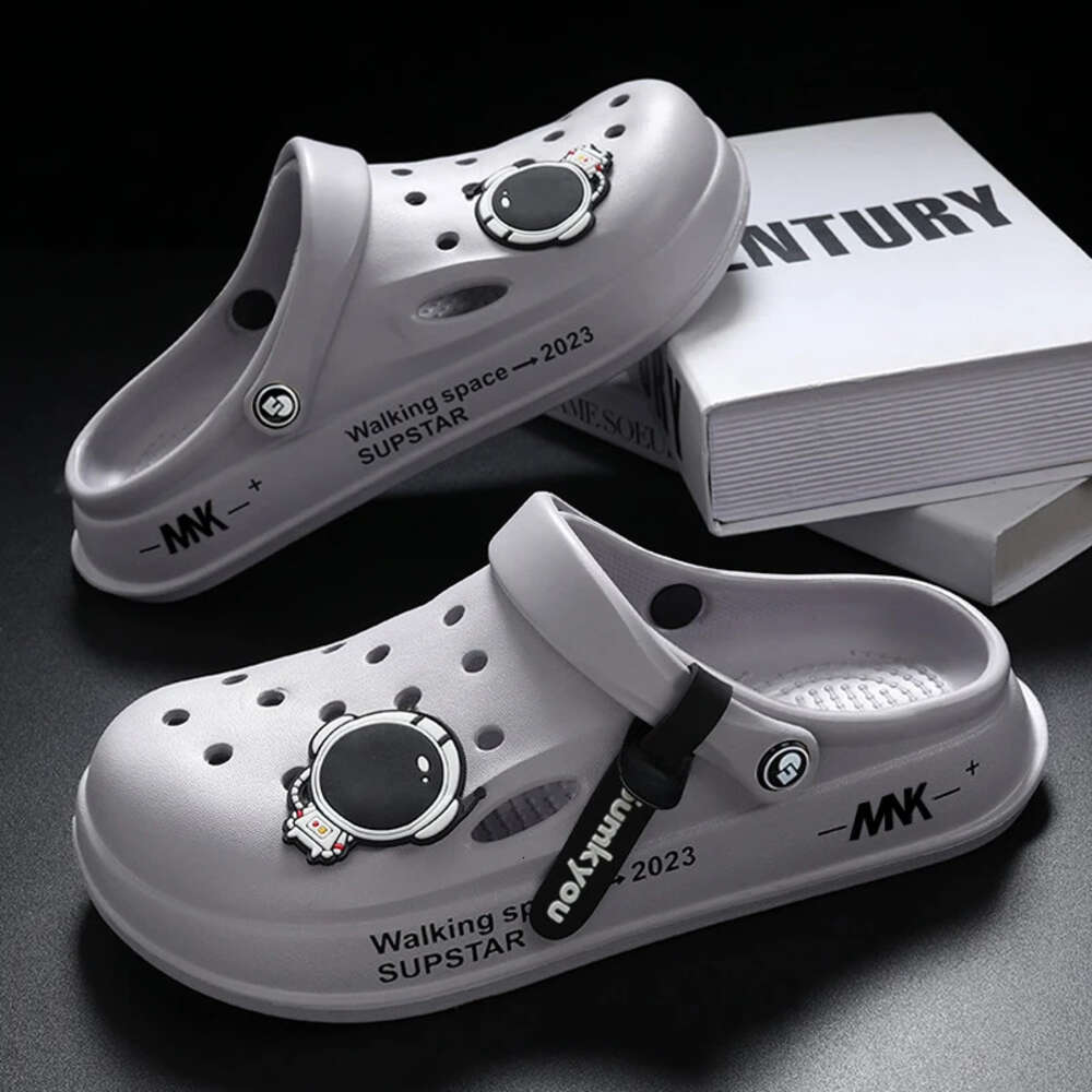 Summer Lightweight Home Beach Sandals Slippers Outdoor Quick Dry Flat Soft EVA Hole Shoes Women Clogs 2024