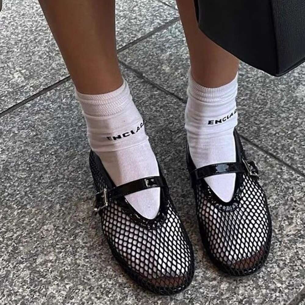 Round headed niche fish mesh hollowed out ballet for women's 2024 summer new fashionable and simple flat bottomed belt buckle single shoes