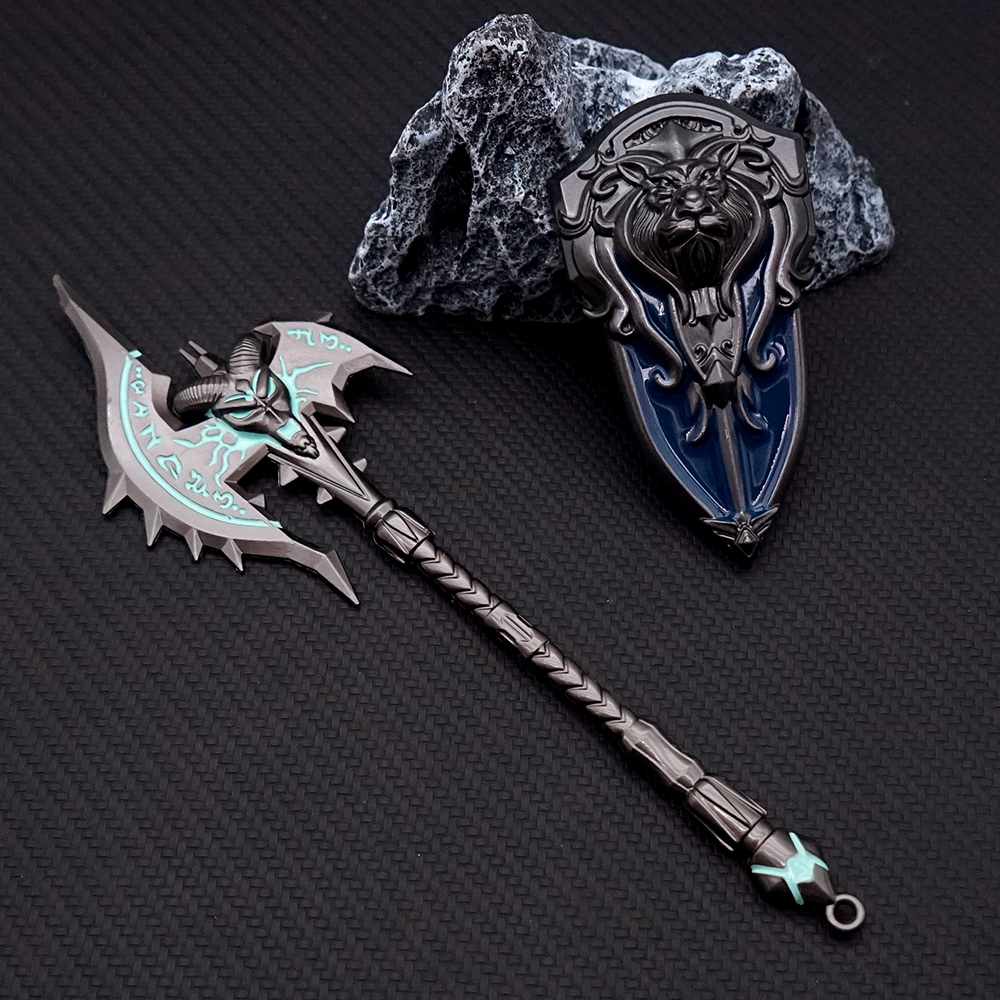 Shadowmourne Axe Keychain Frostmourne Arthas Sword with Shield Keyring for Men Game Accessories Key Ring Pendant llaveros