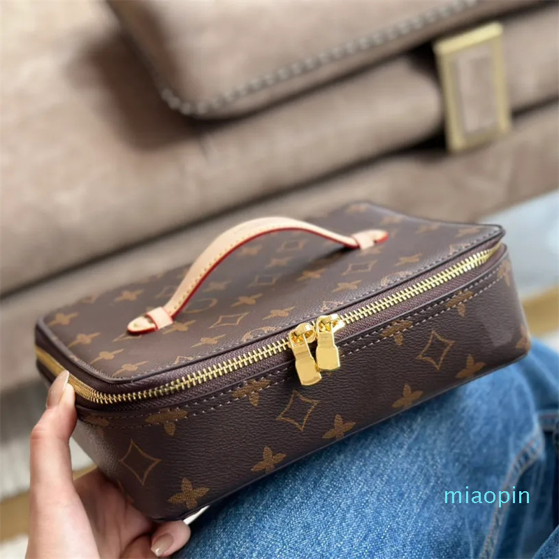 Men Women Luxury Designer Cosmetic Bags Totes Flower Handbag Shouder Crossbody Ladies Handbags With Original Red lining pouch Purse Pochette 23CM