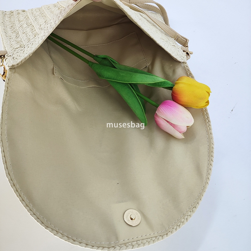 New Woven Bag Grass Underarm Bag Beach Wind Signal Sealing Flip Bag Woven Bag Letter Sealing Bag Crossbody Bag