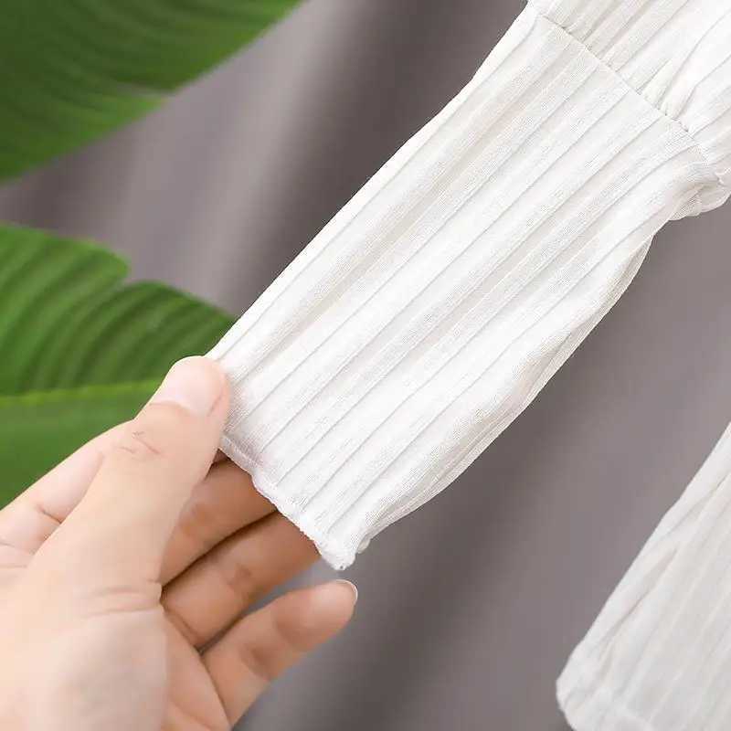 Polos Polos Childrens and Girls Cute Polo Shirt Peter Pan Colorful Heart Button Top 2023 New Childrens Spring and Autumn Clothing White Khaki Shirt WX