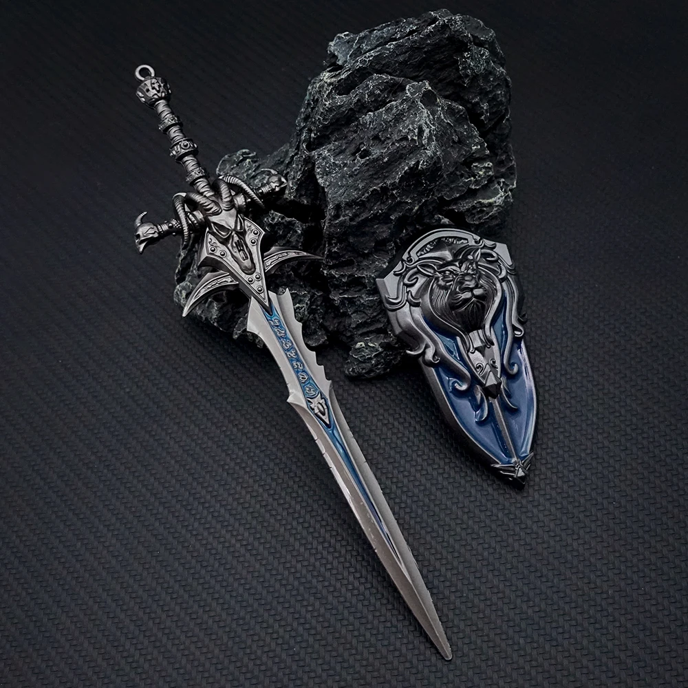 Shadowmourne Axe Keychain Frostmourne Arthas Sword with Shield Keyring for Men Game Accessories Key Ring Pendant llaveros