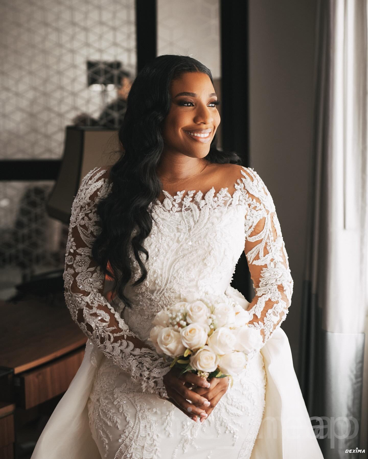 2024 Arabic Aso Ebi Plus Size White Lace Mermaid Wedding Dress Beaded Detachable Satin Train Bridal Gowns Dresses ZJ202