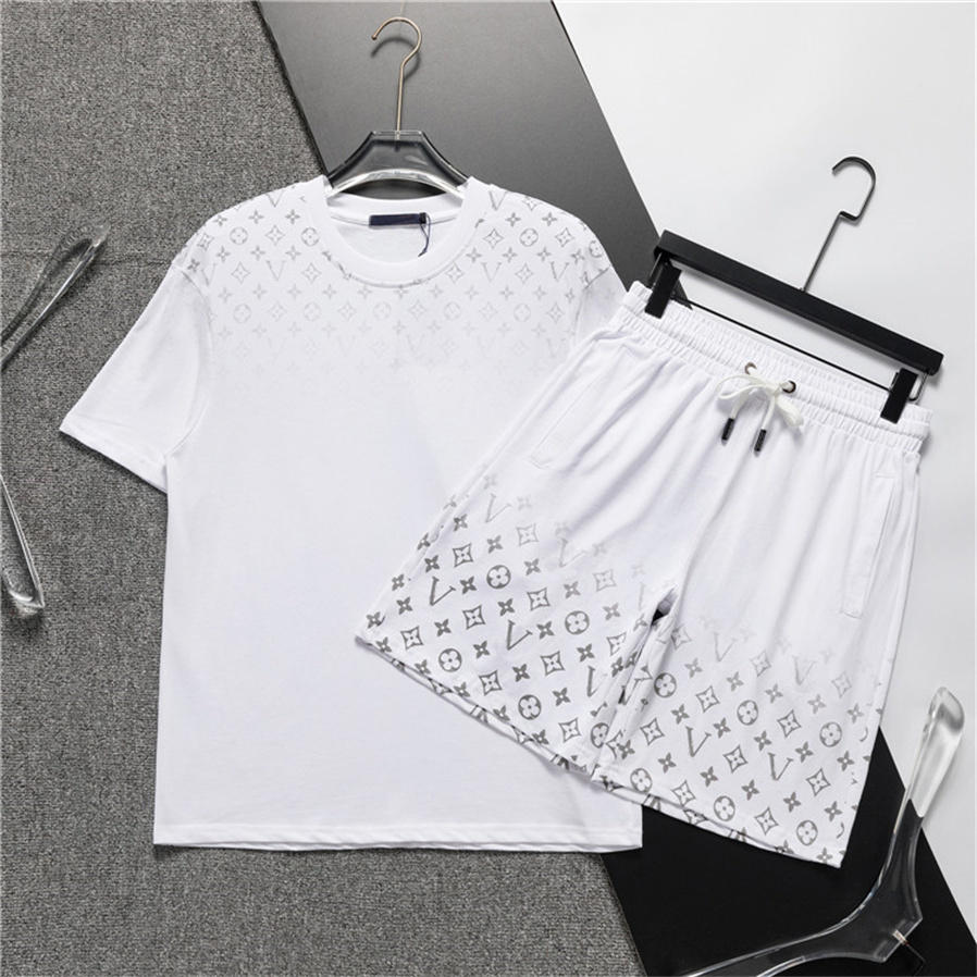 Fashion Summer Mens t shirt Tracksuits Short Sleeve Shorts Suit 2 Piece Set Classic Mens T-Shirt Beach Pants 2pcs Sports Casual Suits M-3XL
