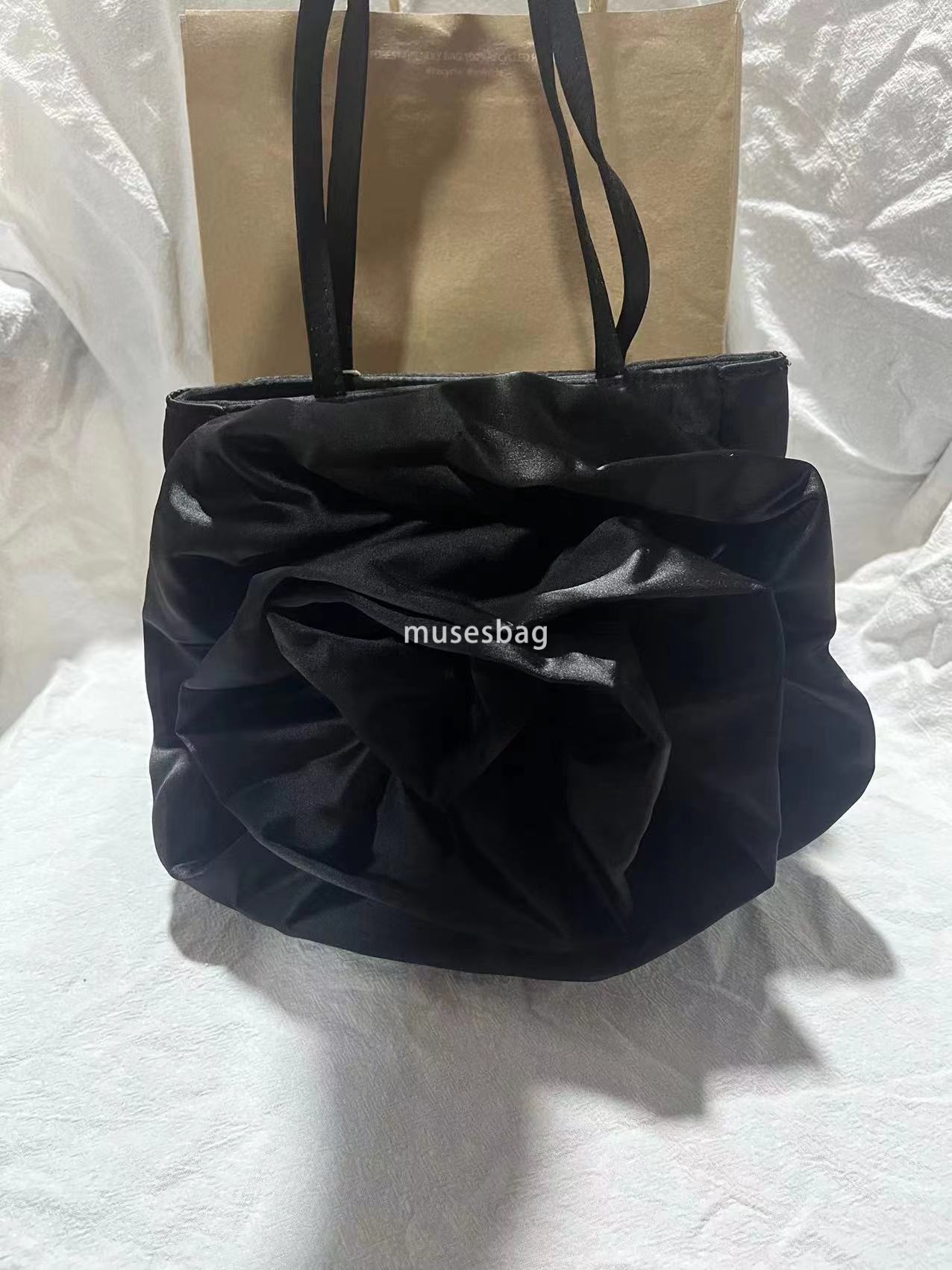 A niche designer bag for women high-quality silk flower bag single shoulder crossbody small square bag mini classic luxury card clip credit card coin 
