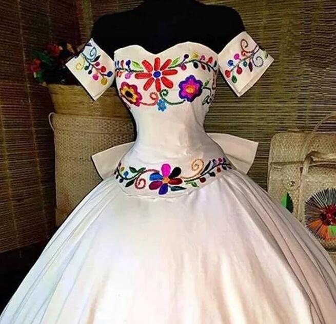 White Mexican Quinceanera Dresses Ball Gown Sweetheart Satin Embroidery Puffy Charro Sweet 16 Dresses 15 Anos