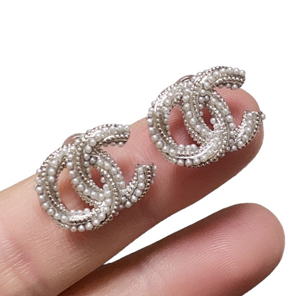 Womens earrings classic fashion designer pearl earring 925 silver jewelry luxury ladies hot sale charm high quality holiday gifts for wife and girlfriend HJ9018