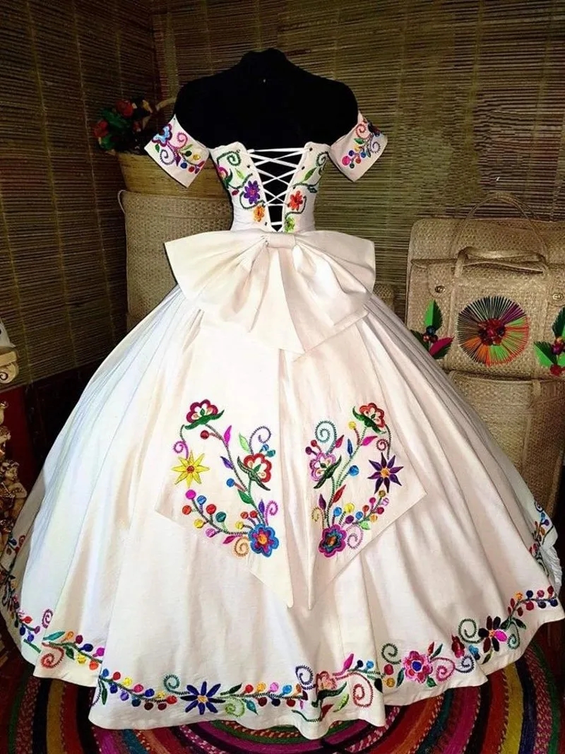 White Mexican Quinceanera Dresses Ball Gown Sweetheart Satin Embroidery Puffy Charro Sweet 16 Dresses 15 Anos