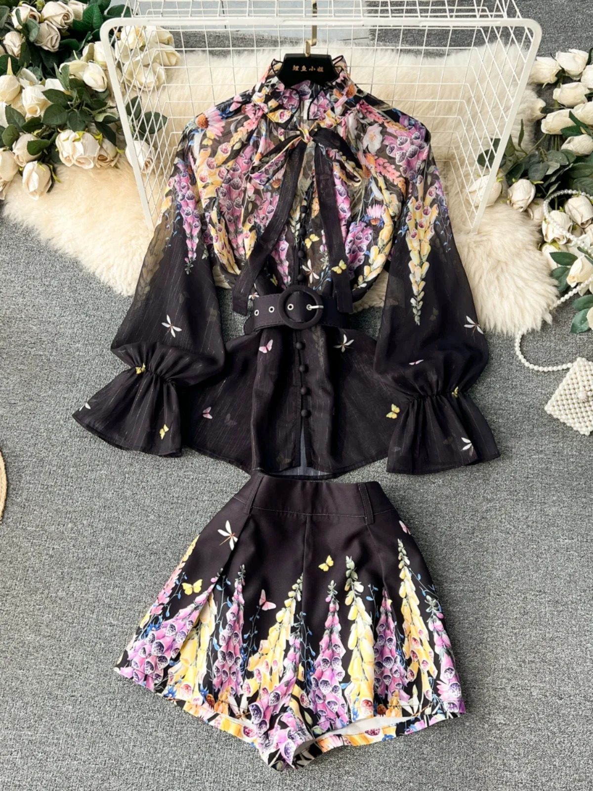 Retro Royal Flower Printed Womens Two Piece Set with Puff Sleeves Ultra Thin Womens ShirtHigh Waist Wide Leg Shorts 2024 Summer Wear 240524bj