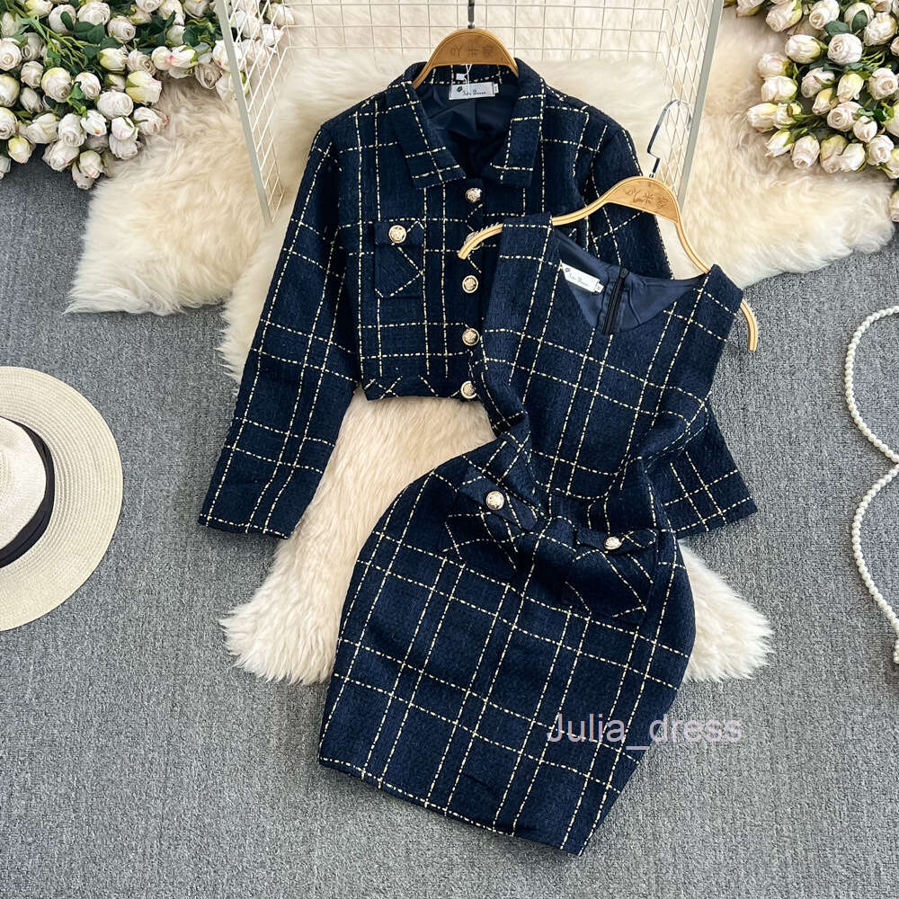 Autumn and winter small fragrant style coarse tweed coat two-piece set of fashionable V-neck waistband slimming effect sleeveless A-line suspender ski