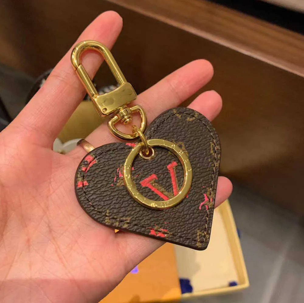 Fashion Key Buckle Car Keychain Handmade Leather Keychains Men Women Bag Pendant Accessories Personalized coke bottle Heart shape