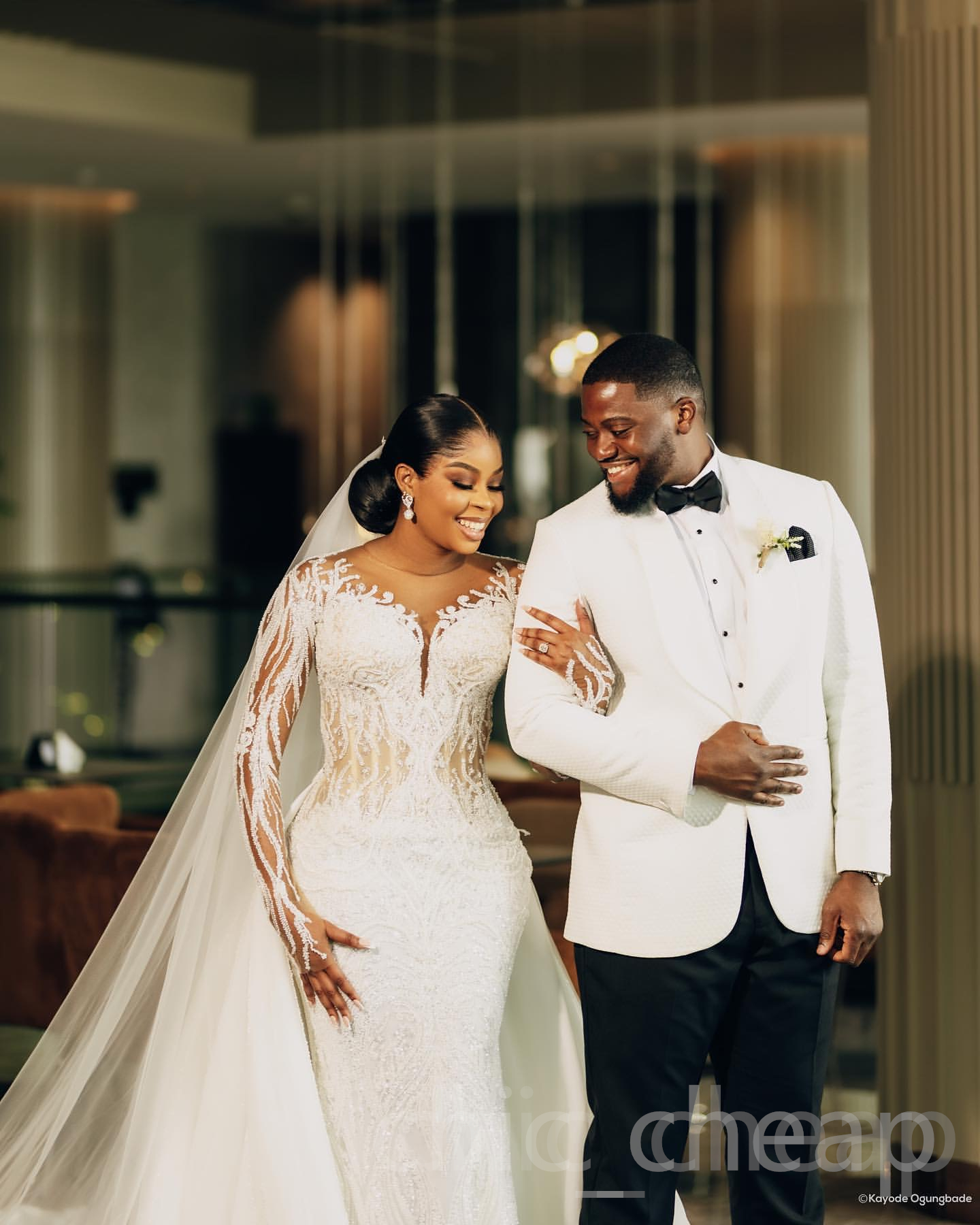 2024 Arabic Aso Ebi Plus Size White Lace Mermaid Wedding Dress Sheer Neck Detachable Train Bridal Gowns Dresses ZJ023