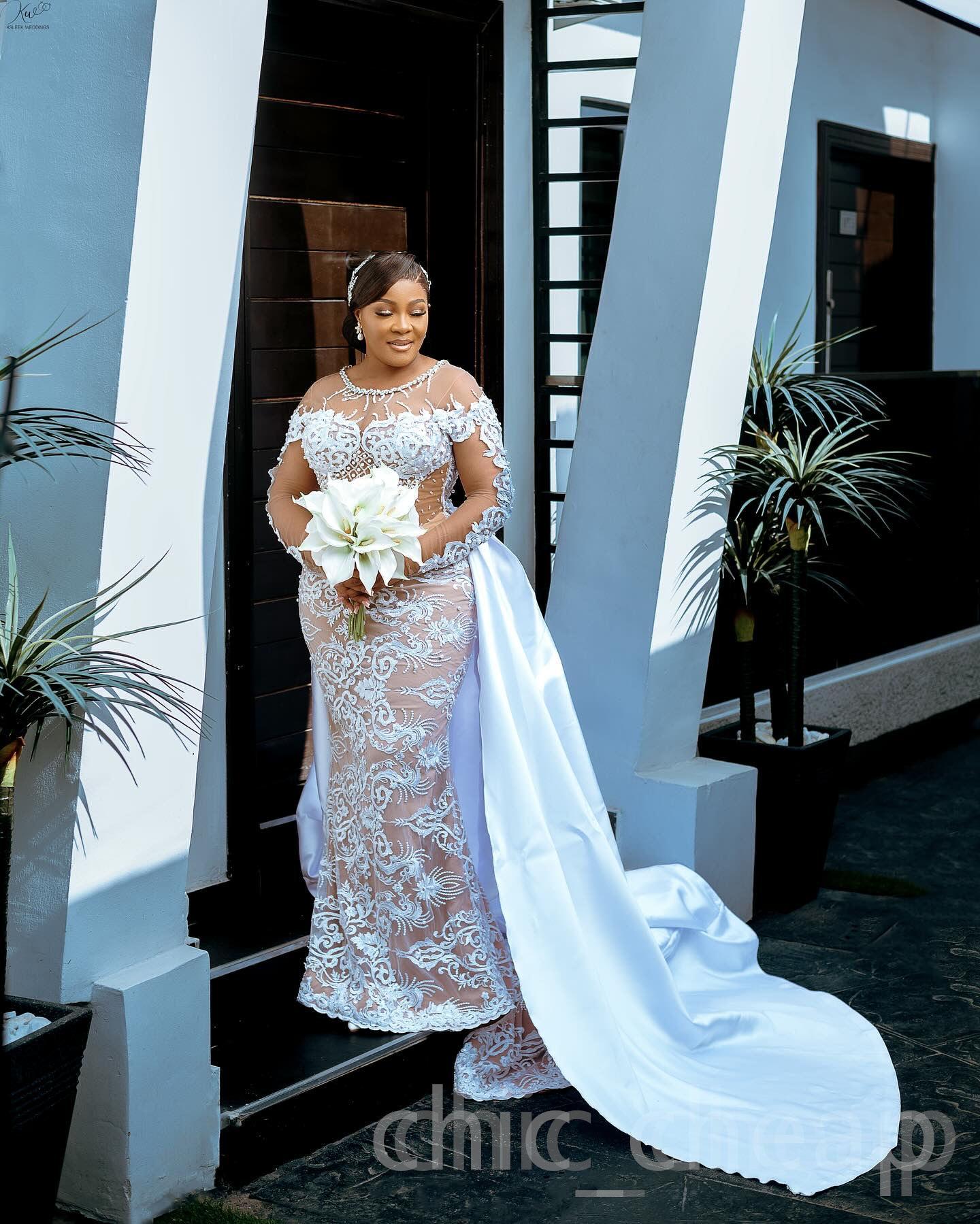 2024 Arabic Aso Ebi Plus Size White Illusion Mermaid Wedding Dress Pearls Crystals Lace Beaded Bridal Gowns Dresses ZJ0332