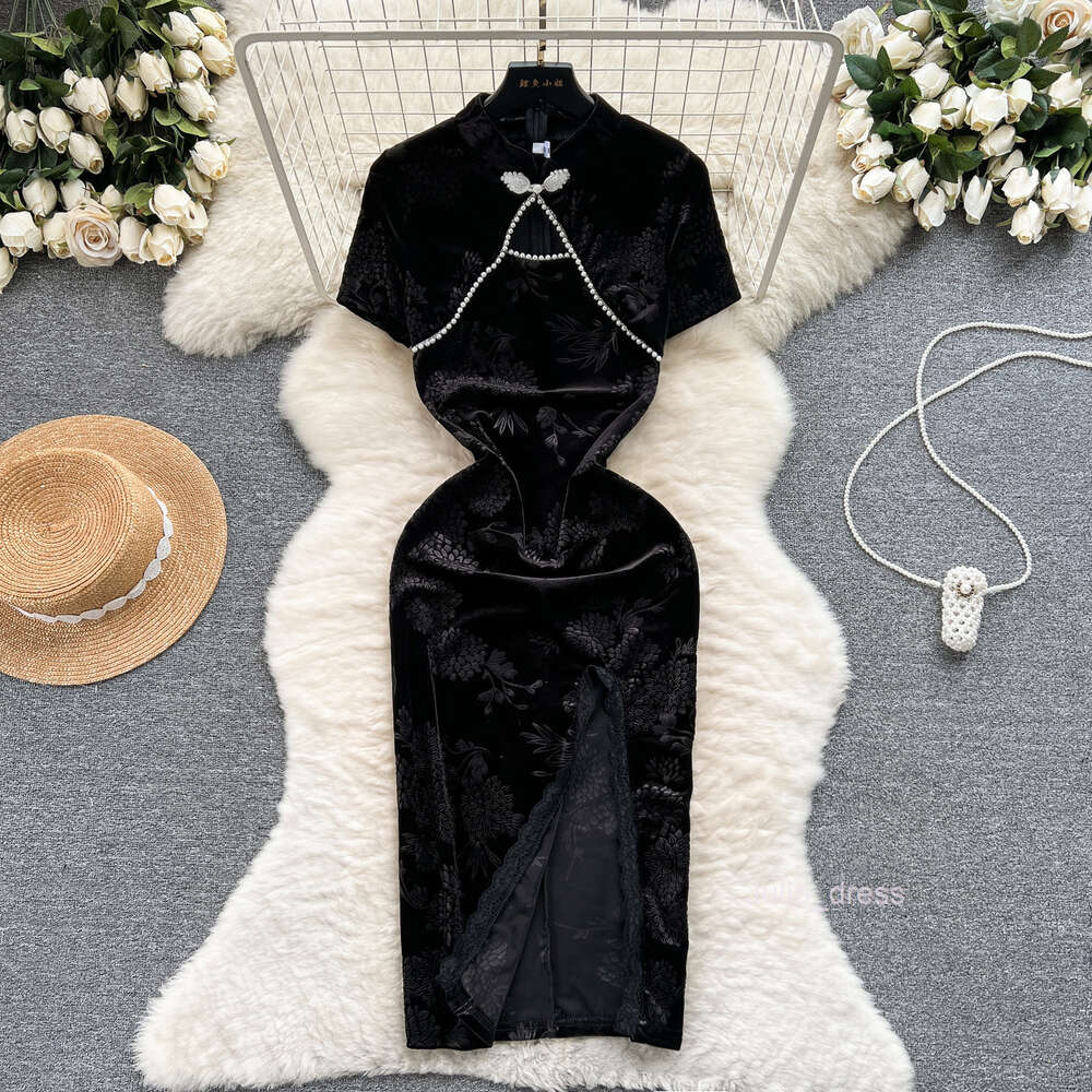 Improved Chinese style velvet embossed slit dress for womens mid length slim fitting beaded standing neck qipao