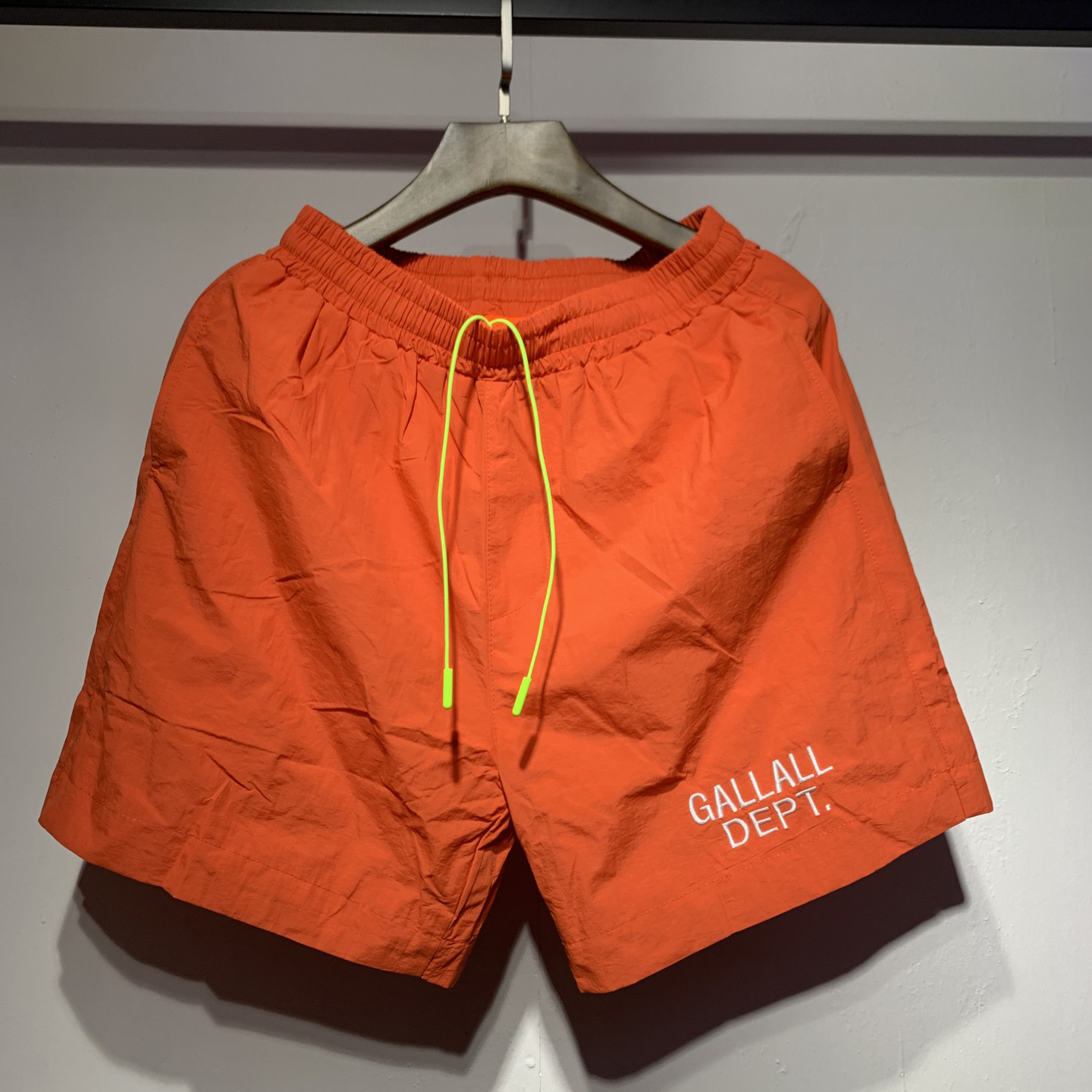 Men's Shorts quick drying windbreaker fabric shorts Letter embroidered loose cotton sports vacation casual swimsuit shorts s-xl