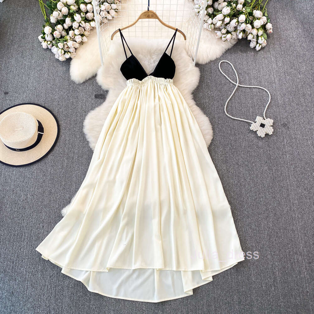 Bohemian contrasting strapless waist cinched backless A-line suspender dress for travel photography seaside vacation large hem long skirt