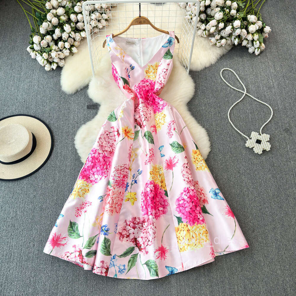 Luxury and socialite temperament sleeveless V-neck waistband slim A-line three-dimensional cut printed large hem dress summer dress
