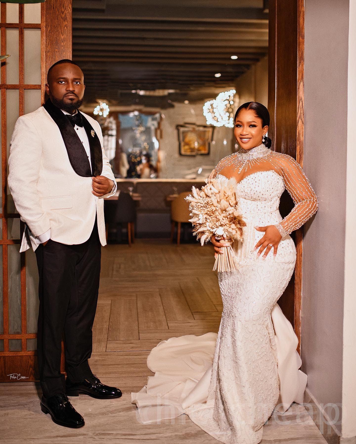 2024 Arabic Aso Ebi Plus Size Ivory Luxurious Wedding Dress Pearls Crystals Beaded Sequined Bridal Gowns Dresses ZJ222