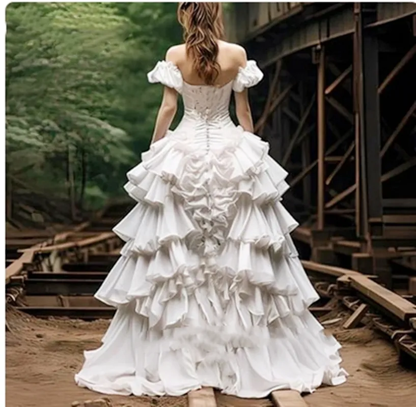 Gothic Steampunk High Low Wedding Dresses 2024 Tiers Ruffles Pleats Medieval Alternative victorian Bridal Gown White Black Color