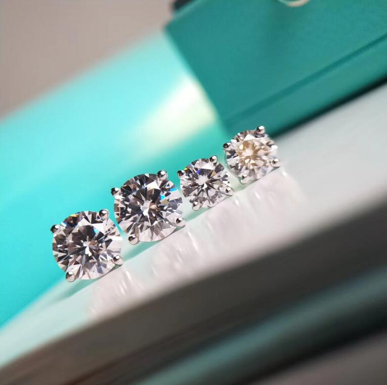 Solitaire Moissanite Dia Classical 4 Claw Stud Simple Jewelry Real 100% Sterg Sier Round Cut Zircon Party Women Wedding Earrings Gift