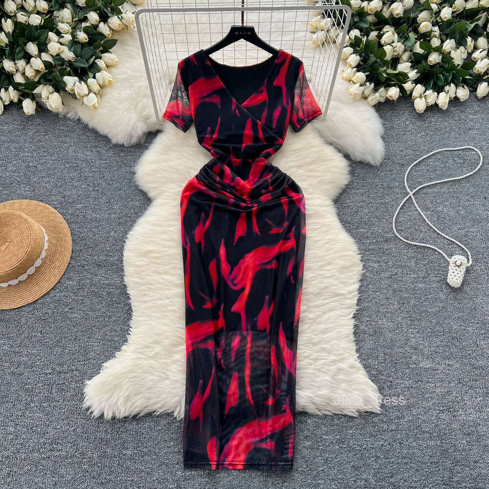 Light luxury and high-end feeling halo dyed V-neck dress womens summer waist closure slimming design unique and unique temperament long skirt