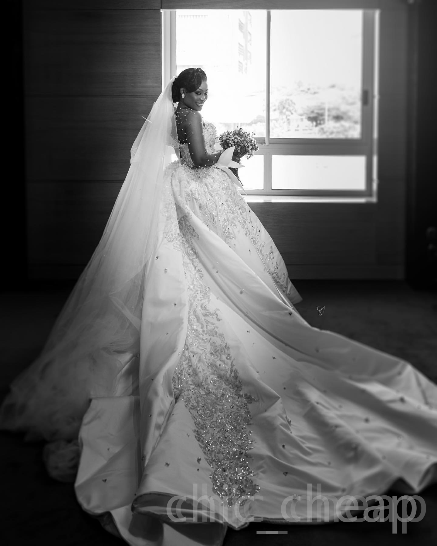 2024 Arabic Aso Ebi Plus Size Ivory Luxurious Wedding Dress Beaded Crystals Lace Detachable Train Bridal Gowns Dresses ZJ344