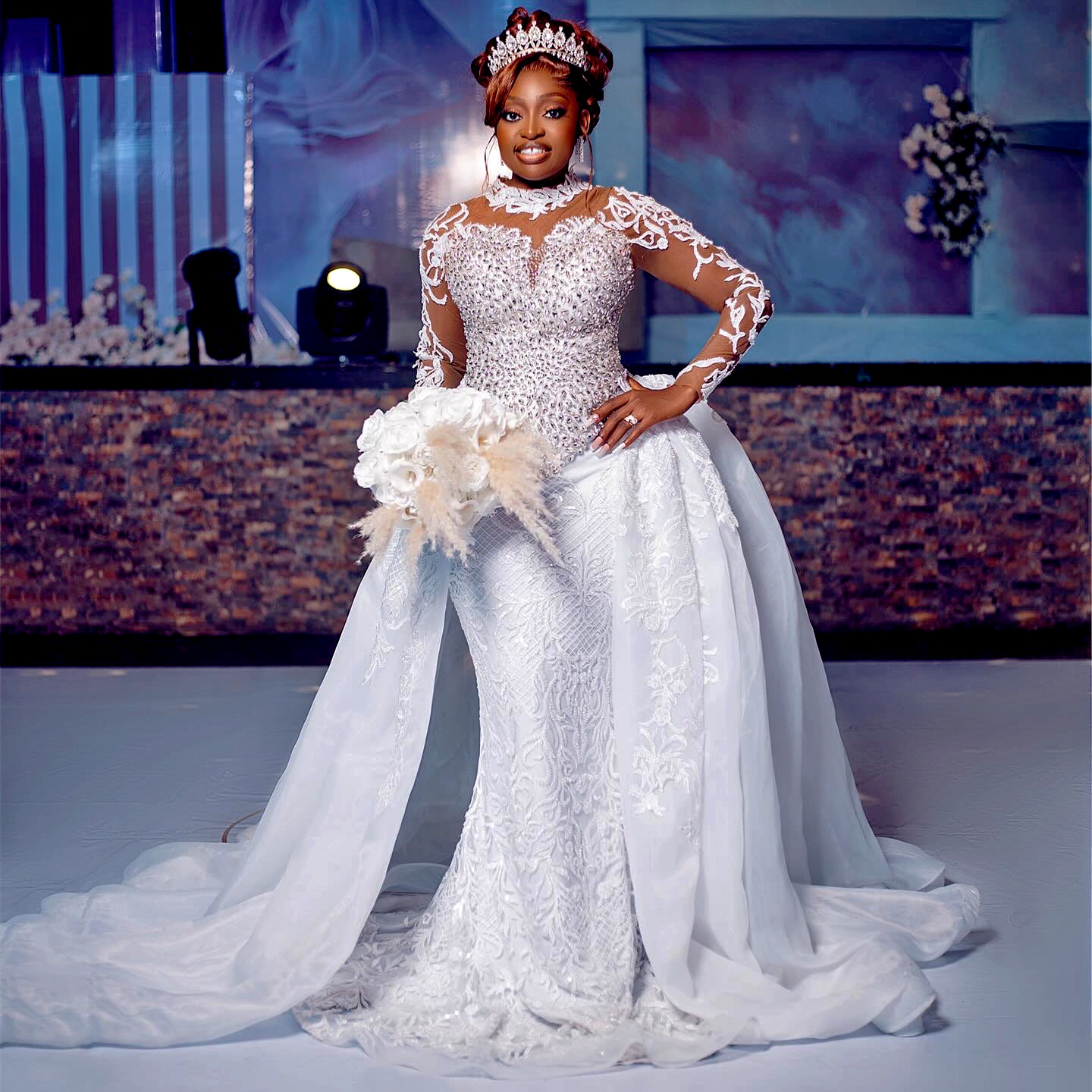 2024 Arabic Aso Ebi Plus Size White Lace Mermaid Wedding Dress Beaded Crystals Vintage Bridal Gowns Dresses ZJ202