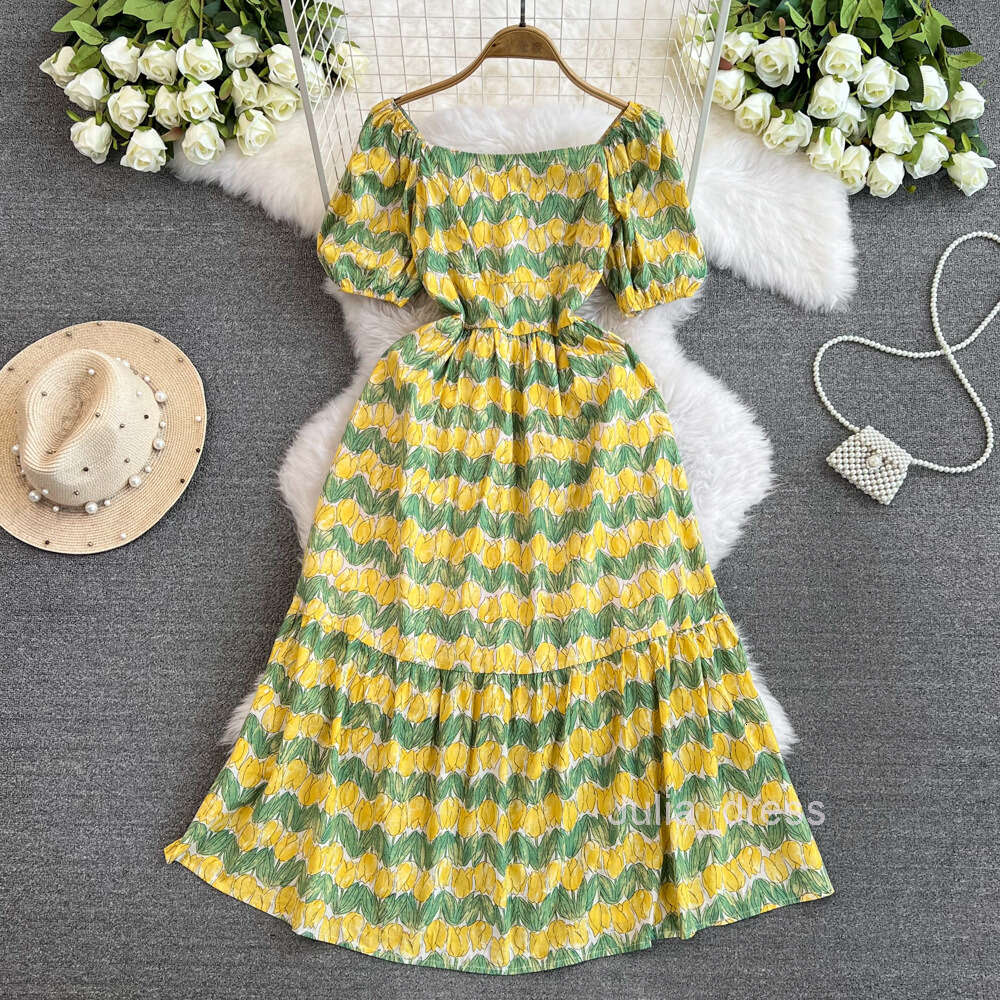 Summer New French Romantic Countryside Style Fragmented Flower Bubble Sleeves Dress Design Sense Small and Elegant Slim Long Dress