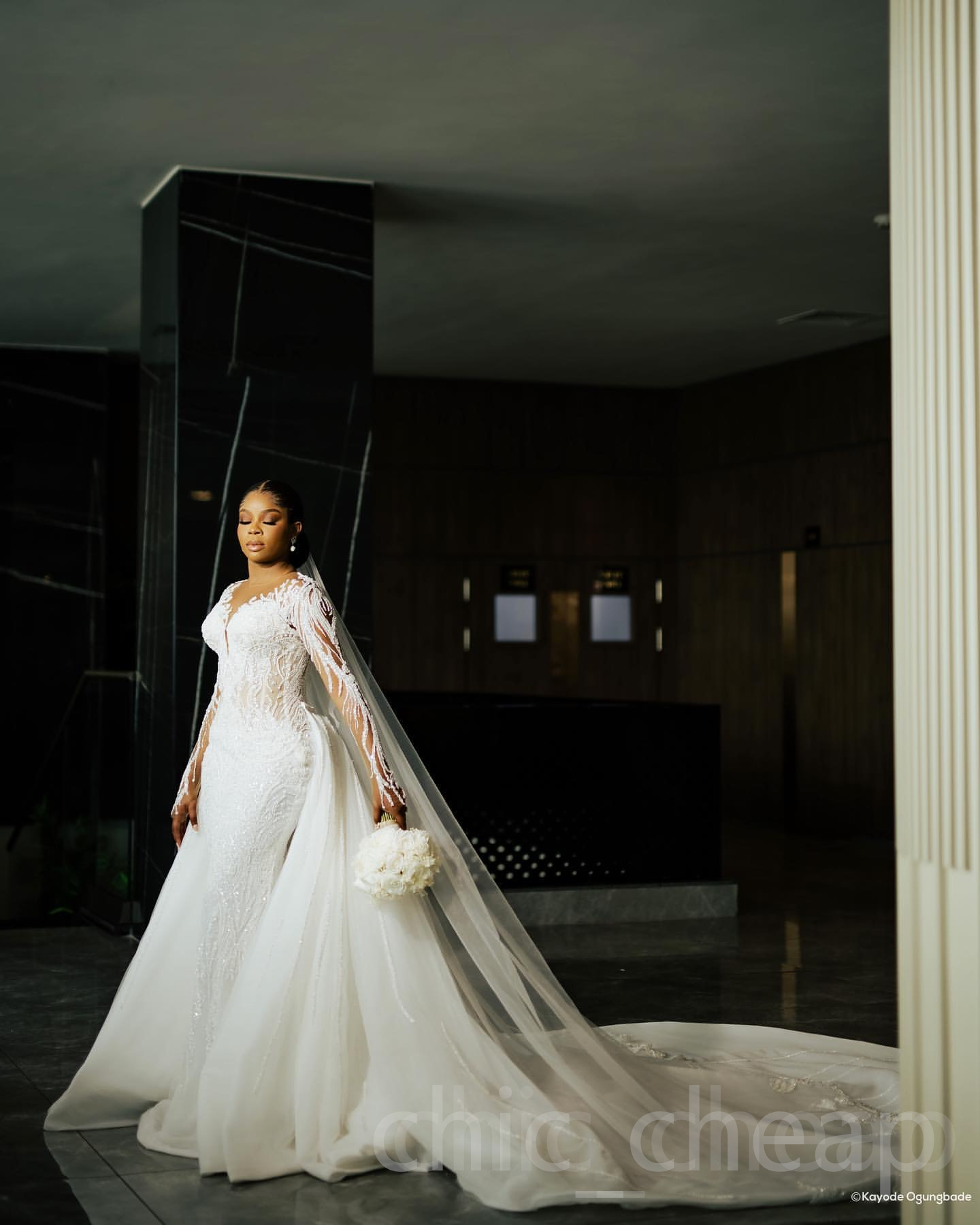 2024 Arabic Aso Ebi Plus Size White Lace Mermaid Wedding Dress Sheer Neck Detachable Train Bridal Gowns Dresses ZJ023
