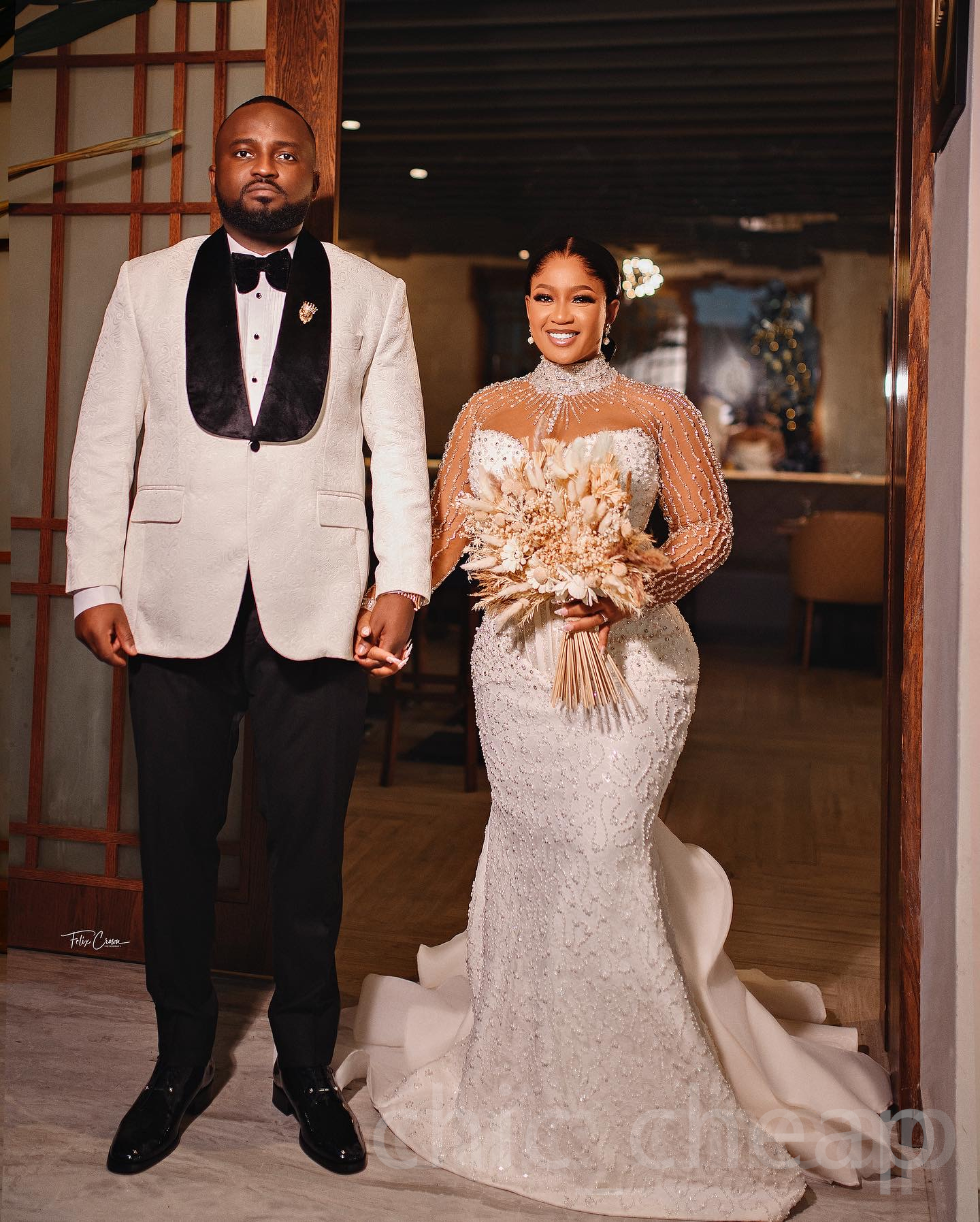 2024 Arabic Aso Ebi Plus Size Ivory Luxurious Wedding Dress Pearls Crystals Beaded Sequined Bridal Gowns Dresses ZJ222