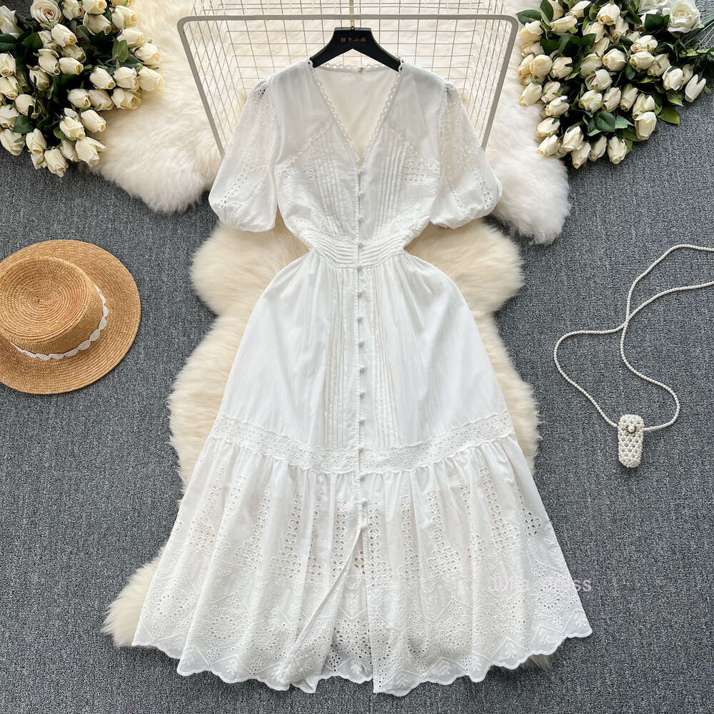 French dress for women in 2024 new temperament V-neck buckle slim fit medium length age reducing bubble sleeve first love dress