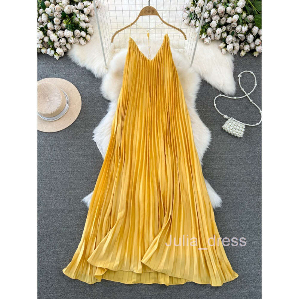 Beach Vacation Skirt Yunnan Tourism Photography Long Skirt Gentle Style V-neck Loose A-line pleated camisole dress