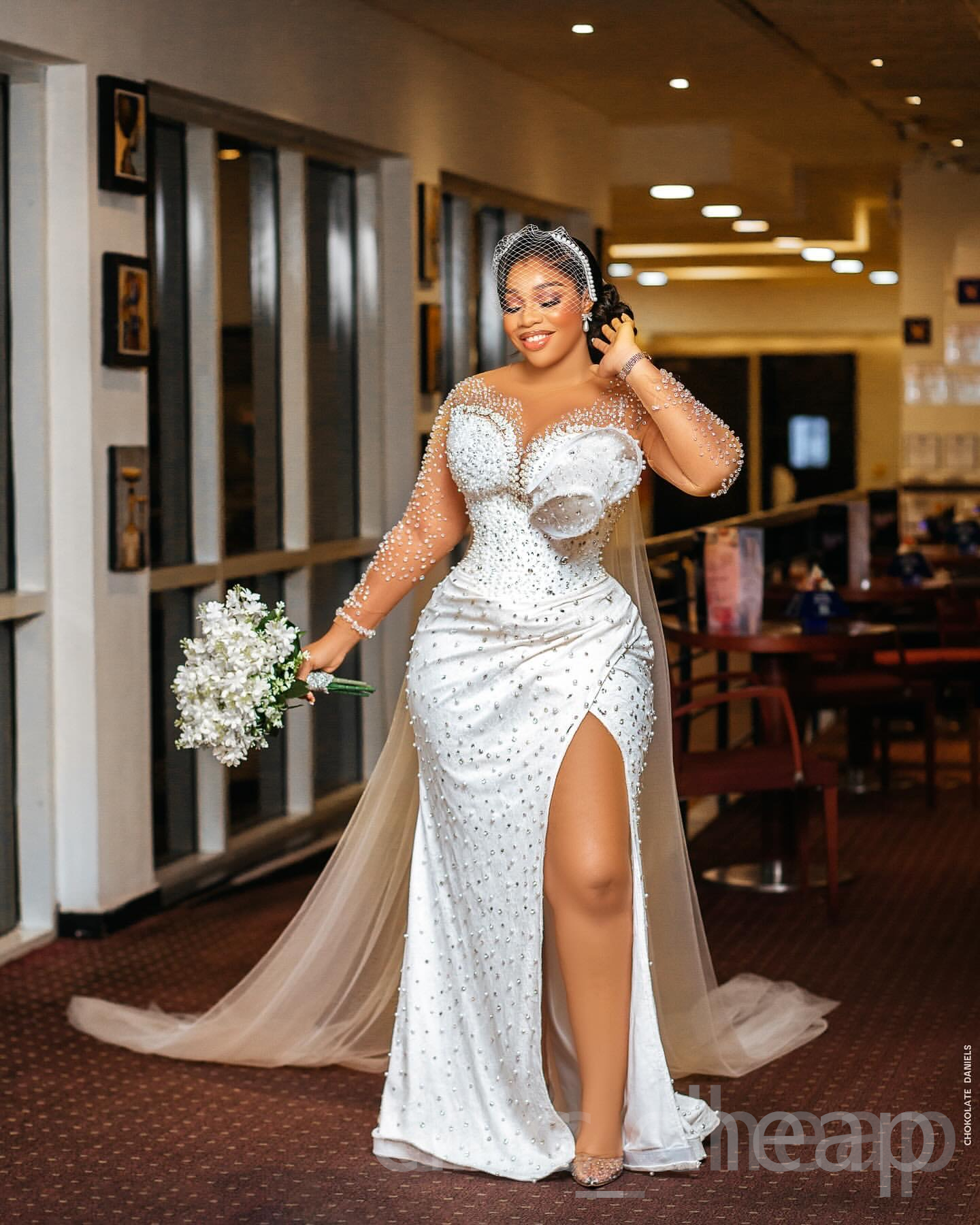 2024 Arabic Aso Ebi Plus Size White Luxurious Mermaid Wedding Dress Pearls Crystals High Split Bridal Gowns Dresses ZJ0266