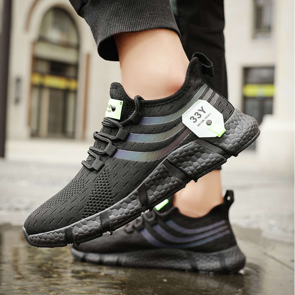 Men Breathable Classic Running Sneakers for Man Outdoor Light Comfortable Mesh Shoes Slip on Walking ShoesTenis Women