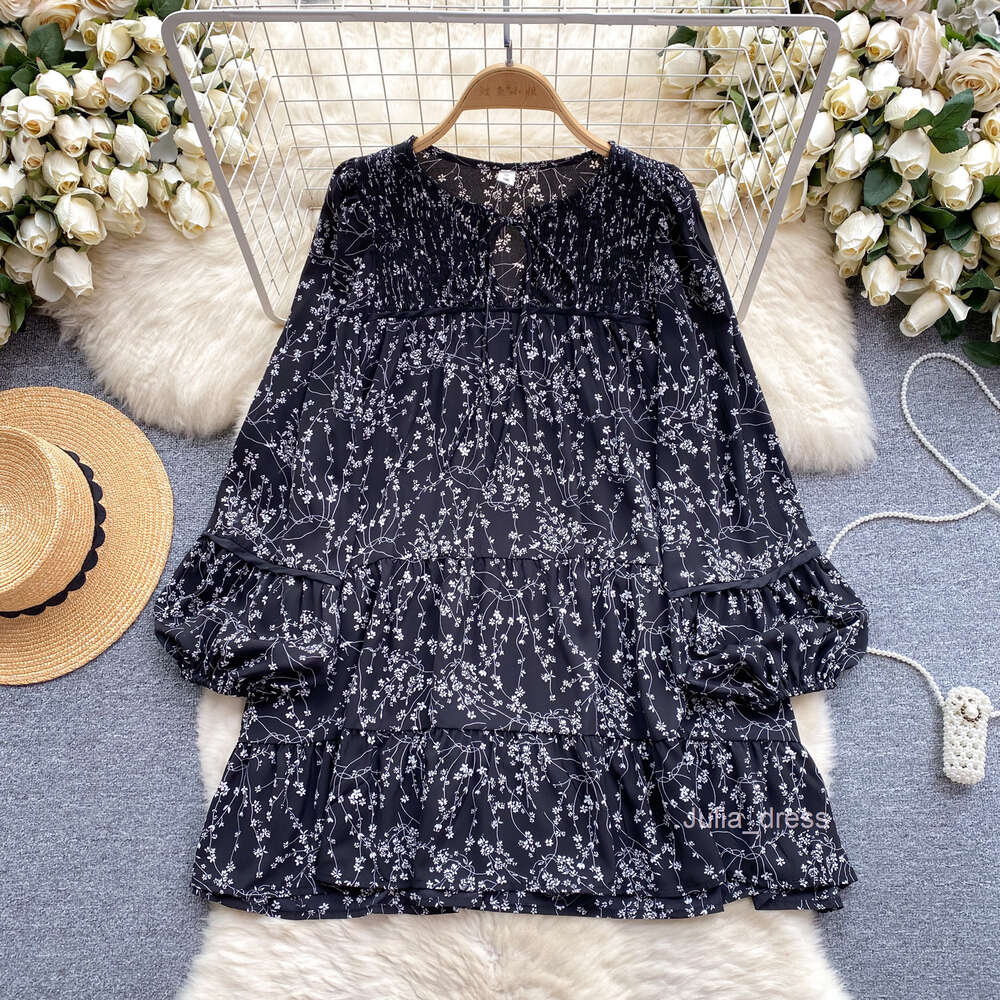 Korean style outfit with age reducing bubble sleeves floral camisole skirt loose and slimming doll skirt early spring dress womens trend