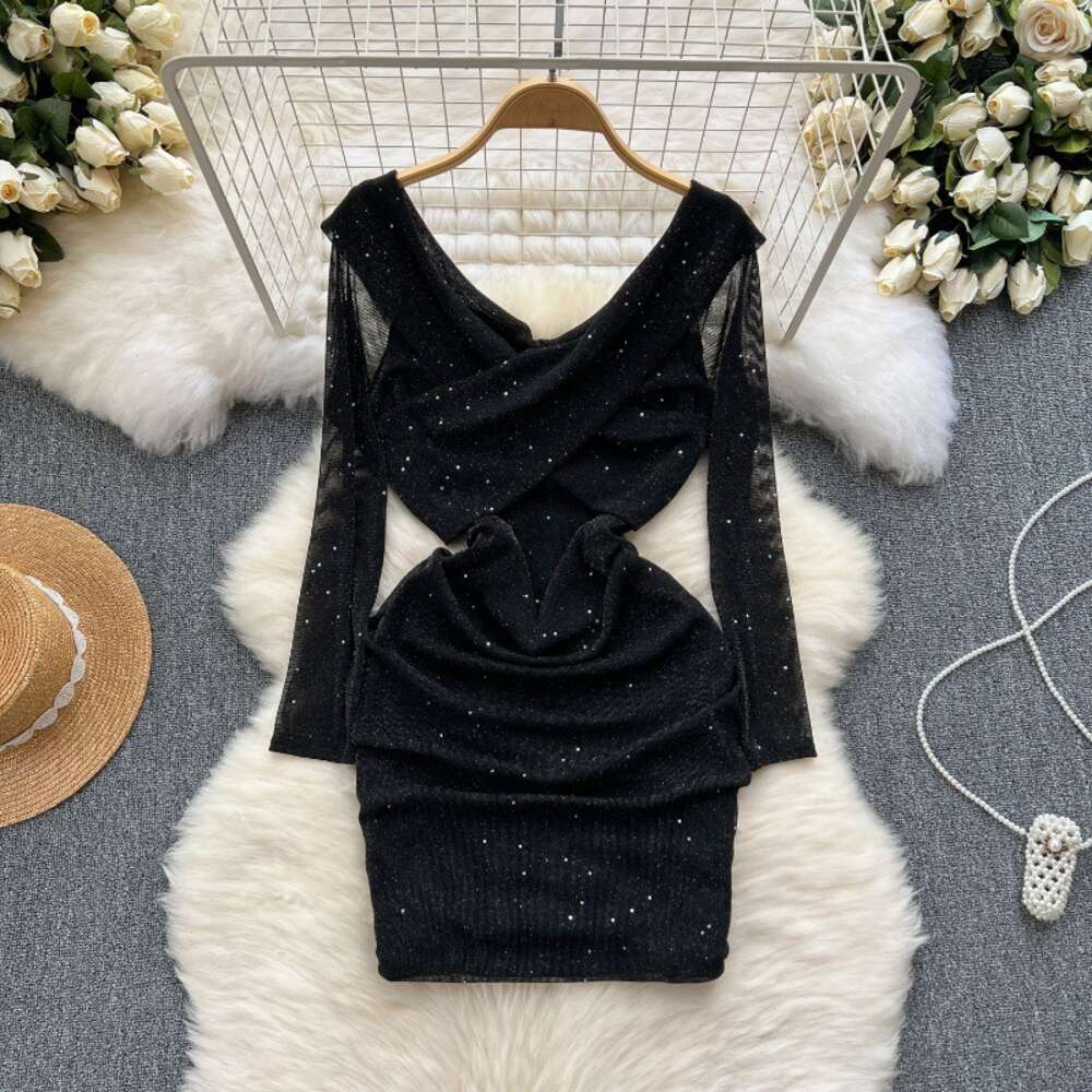 Light mature style womens clothing design with a cross V-neck elastic slim fit short and sexy buttocks wrapped skirt printed dress