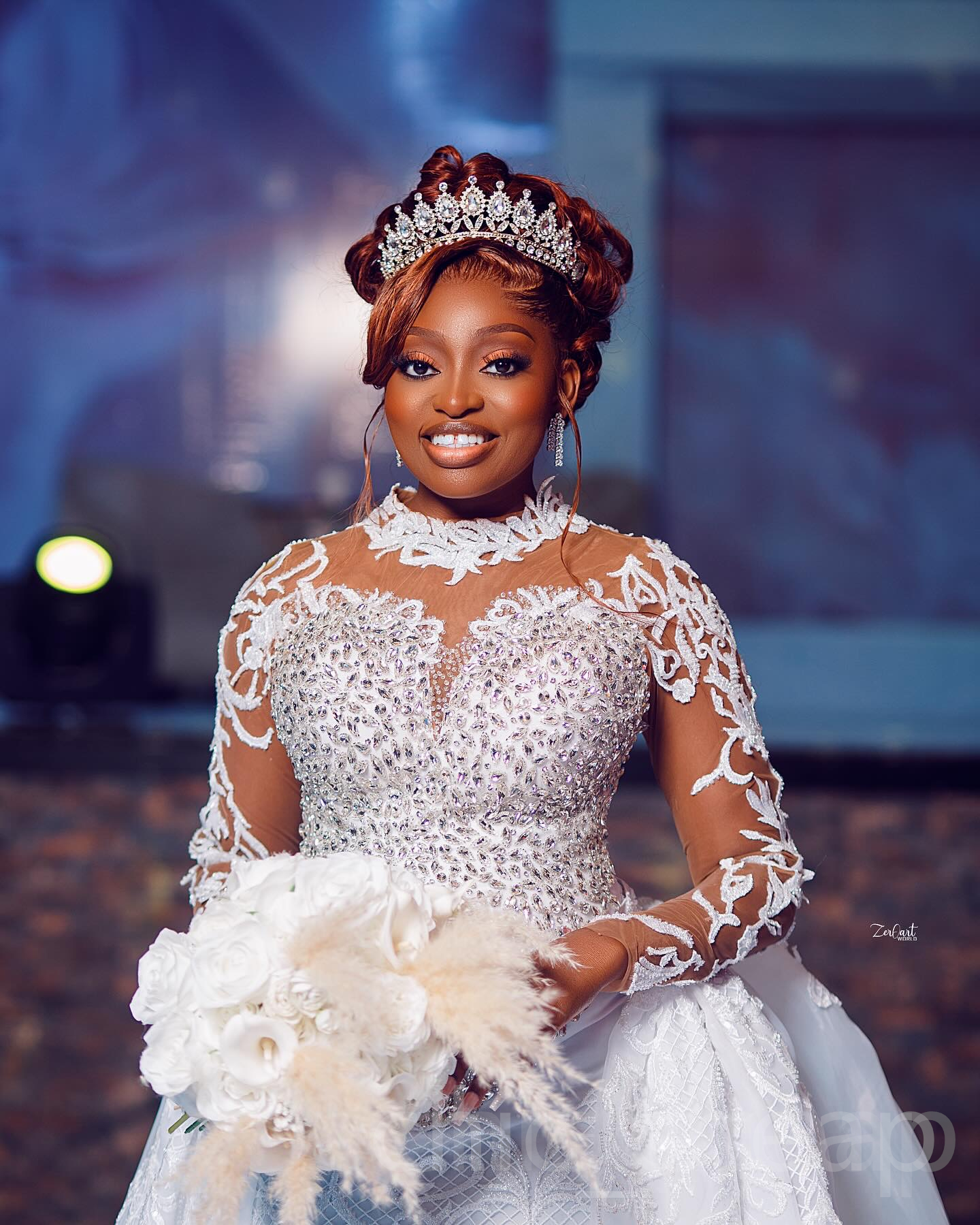 2024 Arabic Aso Ebi Plus Size White Lace Mermaid Wedding Dress Beaded Crystals Vintage Bridal Gowns Dresses ZJ202