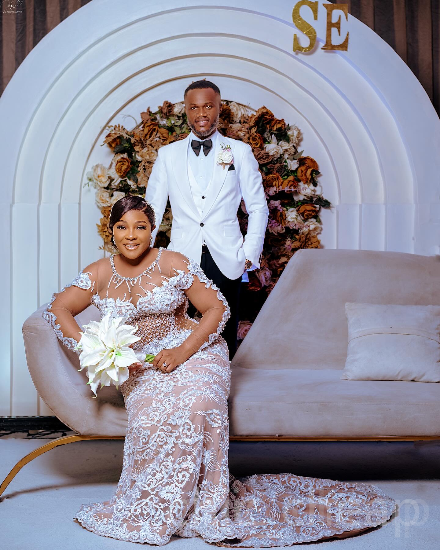 2024 Arabic Aso Ebi Plus Size White Illusion Mermaid Wedding Dress Pearls Crystals Lace Beaded Bridal Gowns Dresses ZJ0332