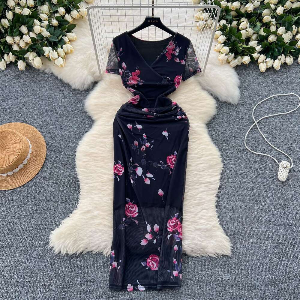 Light luxury and high-end feeling halo dyed V-neck dress womens summer waist closure slimming design unique and unique temperament long skirt