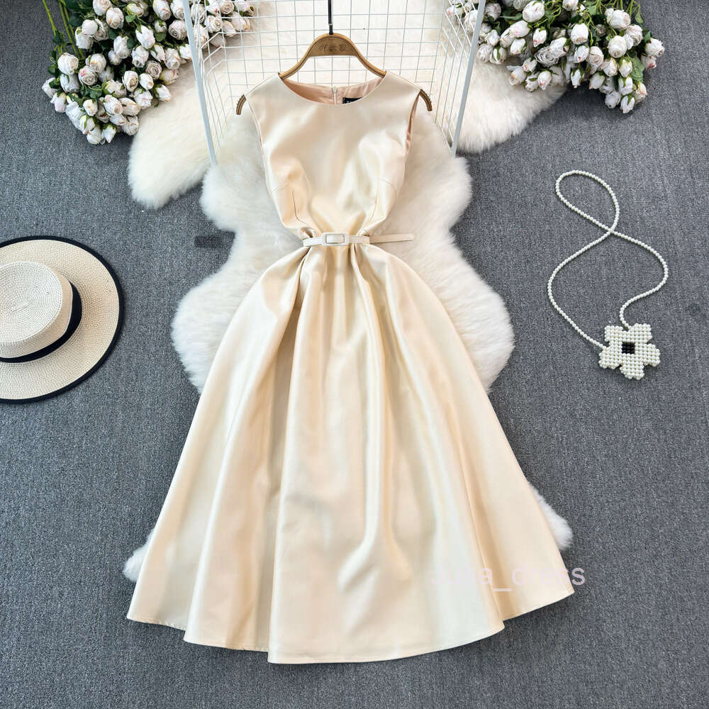 High end light luxury socialite temperament sleeveless round neck waistband slimming effect mid length A-line glossy dress summer dress