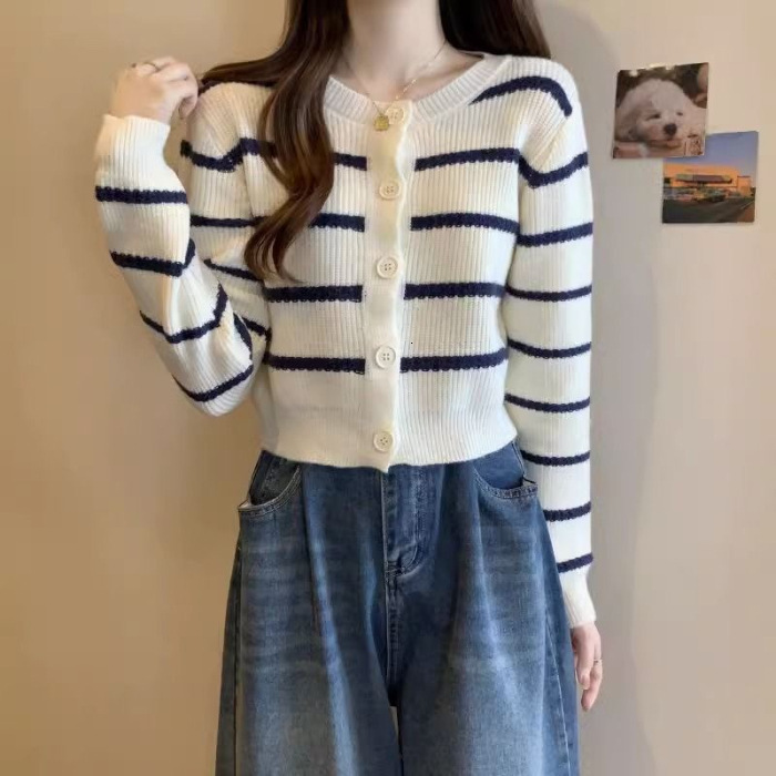 New Women's Short Striped Sweater Jacket Autumn Collection New Loose Jacket with Designer Small Knitted Cardigan Trendy Sweater