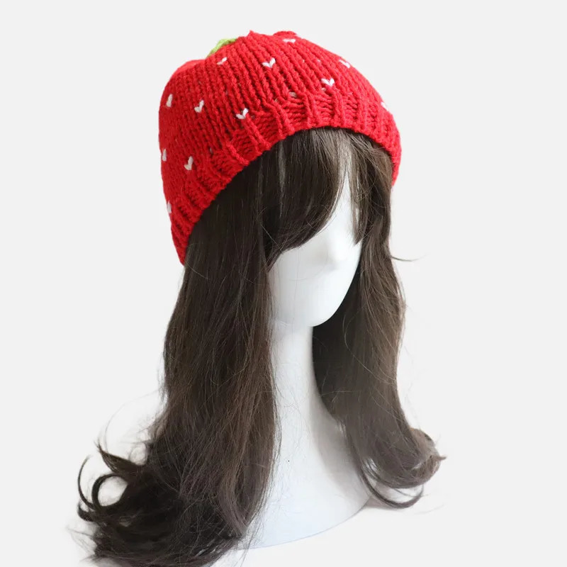 Winter Warm Hatsweet Strawberry Hat Lightweight Versatile Creative Girl Women Crochet Casual Headgear Knit Beanie Cap Skull 241125