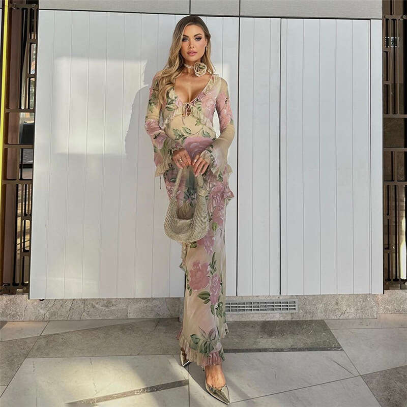 Wind 2024 Winter New Product Sexy Slimming Deep V-Strap Printed Black Fungus Edge Long Trumpet Sleeve Dress