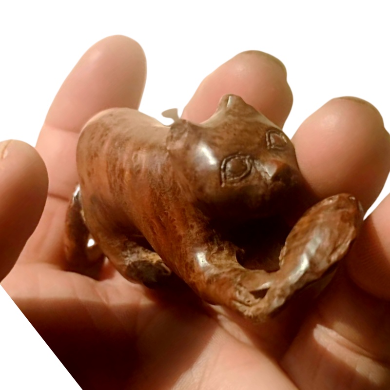 Artisanal Wooden Feline Eating Fish Ornament - Compact Crafted with Detailed Handles