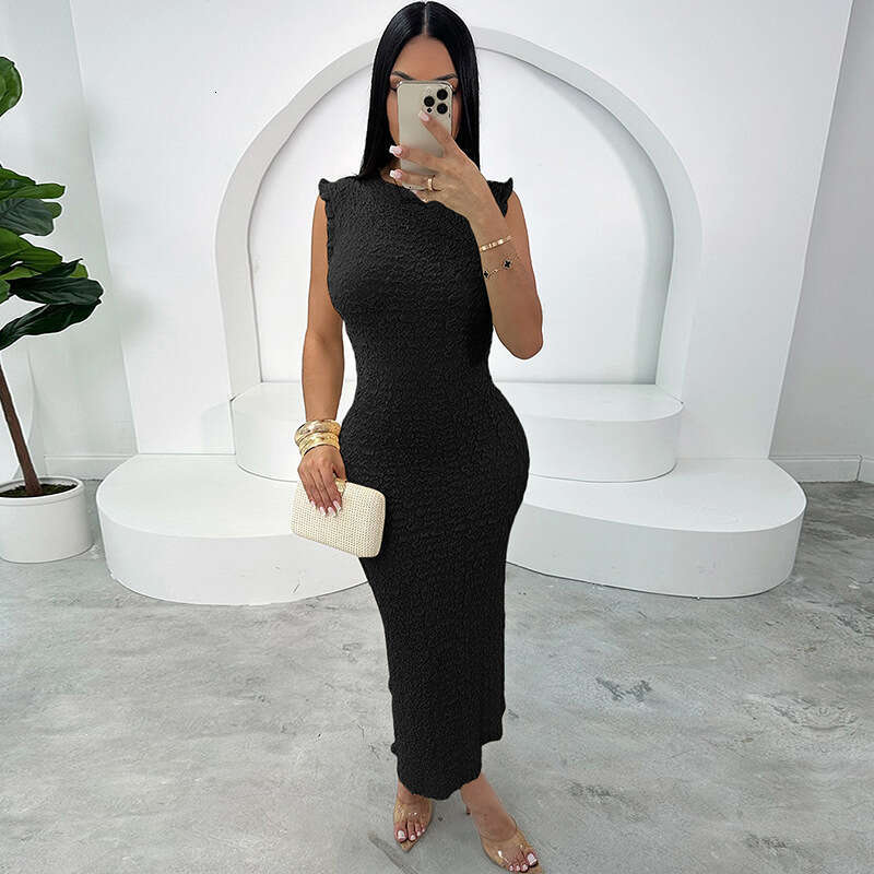 Wind 2024 autumn and winter new women's clothing fashionable temperament round neck high waist slim fit buttocks wrapped solid color dress