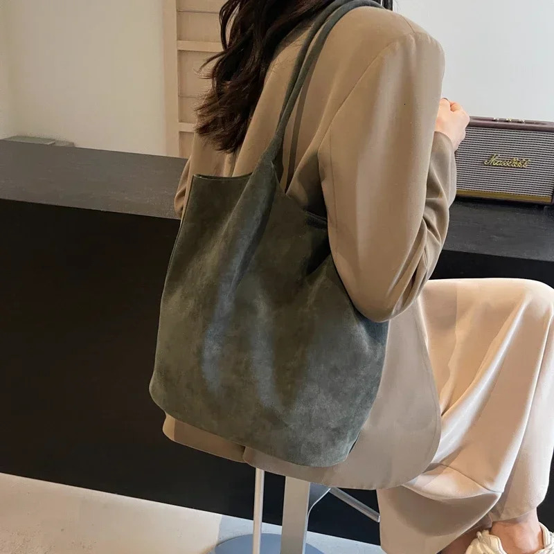 Veet Ing Hasp 2024 High Quality Shoulder Solid Color Simple Fashion Tote Bag Soft Large Capacity Trendy Handbag